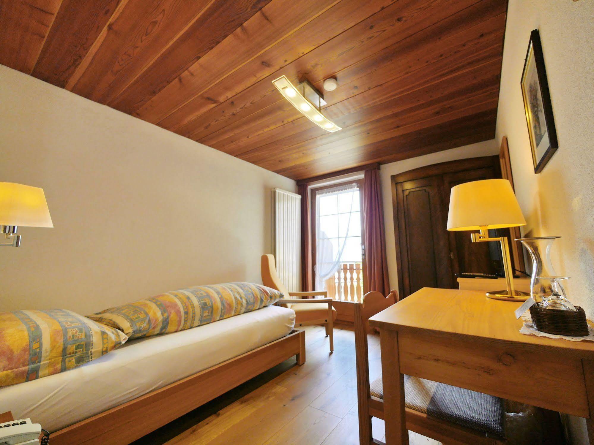 Hotel Alpenblick Zeneggen Екстер'єр фото